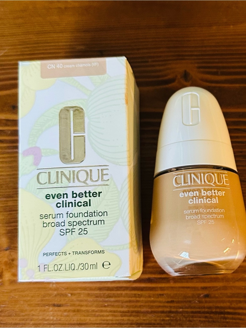 Clinique Even Better Clinical Serum Foundation CN 40 Cream Chamois. Tested once